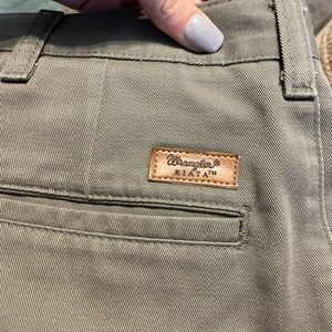 Wrangler Riata Men’s Size 42x34